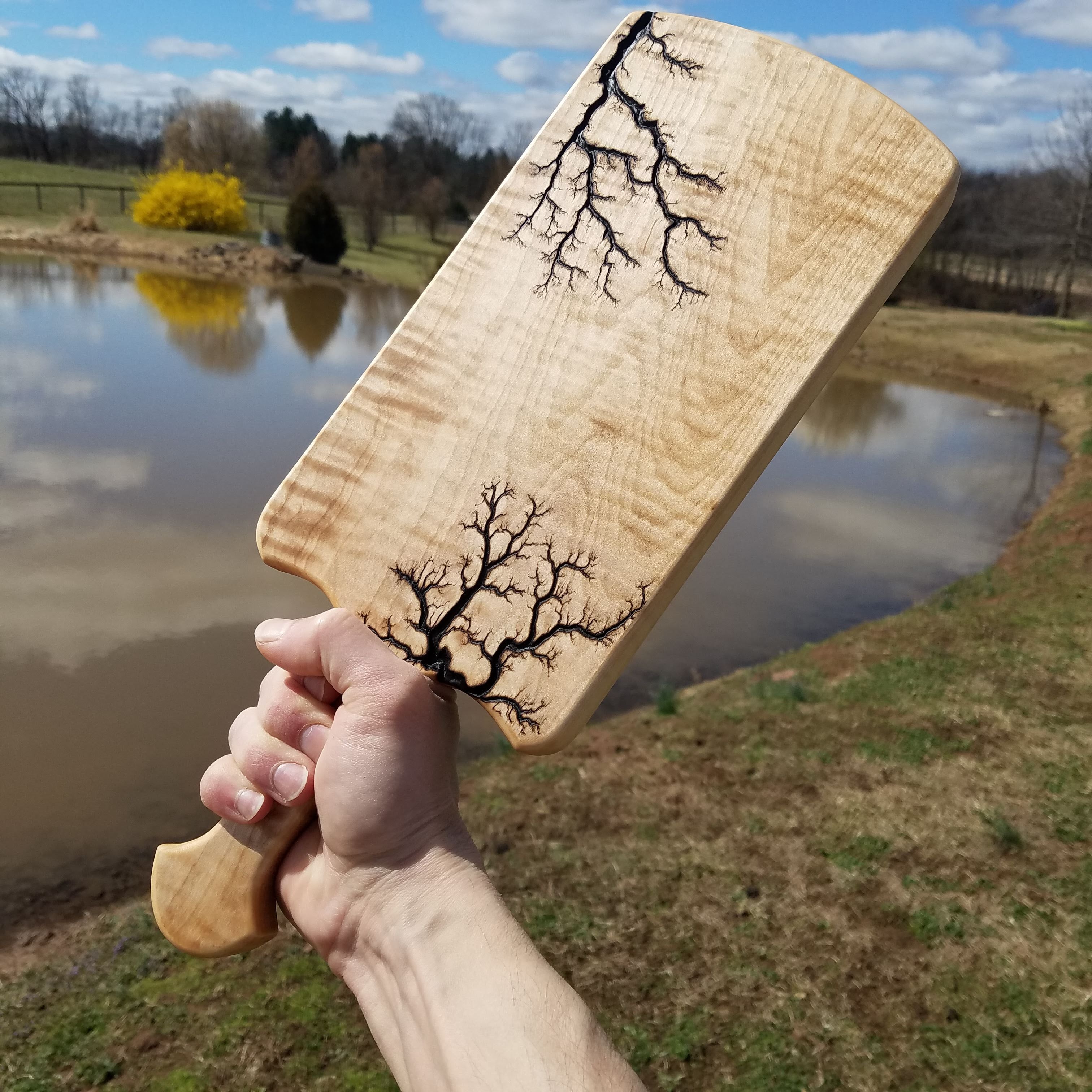 Curly Maple Serving Board "Snackscaliber"